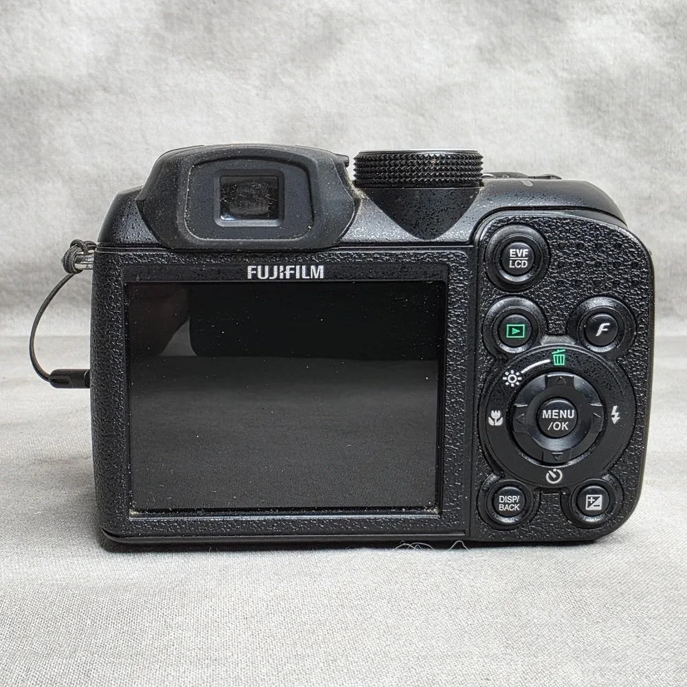 Fujifilm FinePix S Series S1000fd 10.0MP‎ Digital Camera FOR PARTS OR REPAIR